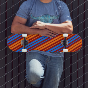 Rot Orange Blau Vertikale Streifen Design   Skateboard