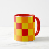 Rot Orange Gelb Kariertes Muster Design Tasse (VorderseiteRechts)