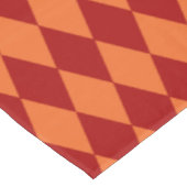 Rot-Orange-Harlekin-Karuomuster Tischdecke (Schrägansicht)
