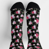 Rot-rosa Blume auf schwarzem Design Socken (Oben)