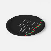 Rot-Schwarz-Grüne Feier Pappteller (Schrägansicht)