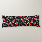 Rot-Schwarz-Wiederholungsmotiv | Koi Fish Pattern Seitenschläferkissen (Rückseite)