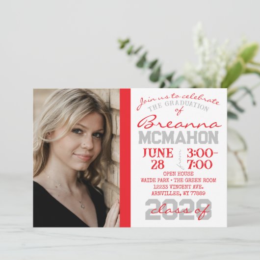 Rot, Silber und Weiß Abschluss 2 Foto Einladung (Stehend Vorderseite)