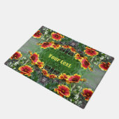 Rot und Gelb Daisy Blanket Blume Personalisiert Fußmatte (Schrägansicht)