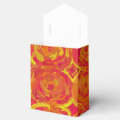 Rot und Gelb Geschenkschachtel (Geöffnet)