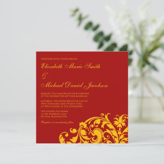 Rot und Gold Blühend Swirl Hochzeit Einladung (Stehend Vorderseite)