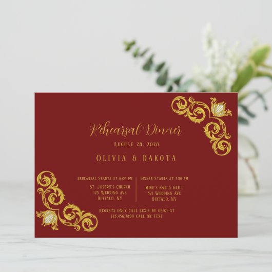 Rot und Gold Royal Wedding Probe Dinner Einladung (Stehend Vorderseite)