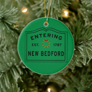 Rot und Grün, New Bedford Holiday Wreath Keramik Ornament