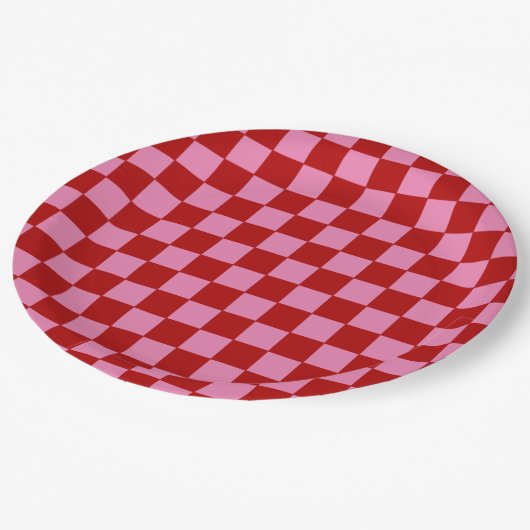 Rot und Heiß rosa überprüft Pappteller (Schrägansicht)