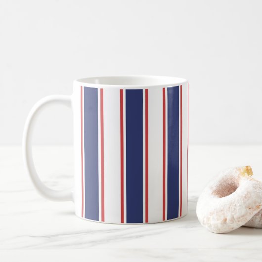 Rot- und Navy-Blaustreifen Kaffeetasse (Mit Donut)