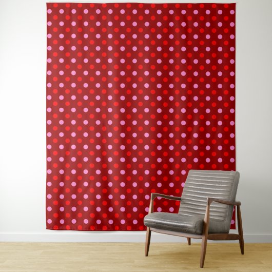 Rot und Rosa auf Maroon-Punkte-Design  Wandteppich (Beispiel)