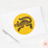 Rot und Schwarz Haida Spirit Wolf auf Gelb Runder Aufkleber (Umschlag)