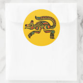 Rot und Schwarz Haida Spirit Wolf auf Gelb Runder Aufkleber (Tasche)