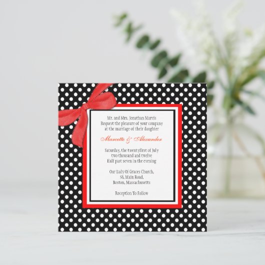 Rot und Schwarz Polka Dot Hochzeitseinladung Einladung (Stehend Vorderseite)