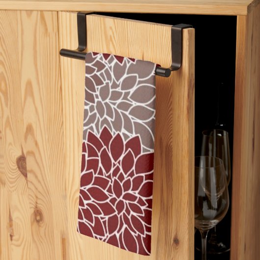 Rot und Silber dahlis Geschirrtuch (Drittel gefaltet)