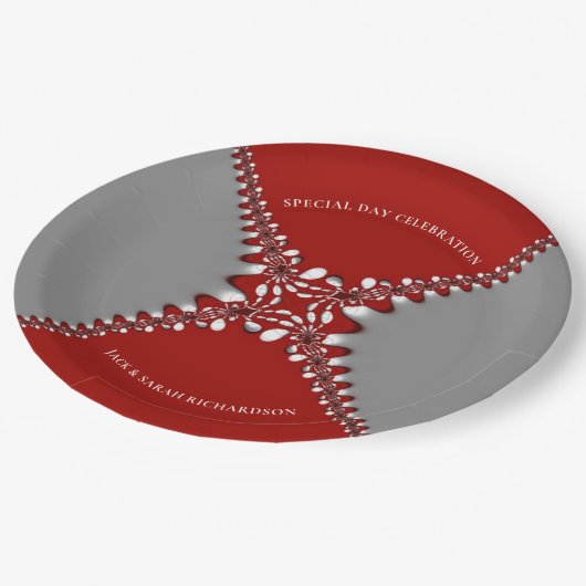 Rot und Silver Batik Fraktal Lace Pappteller (Schrägansicht)