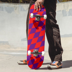 Rot und violett kariertes Harlekin-Design Skateboard