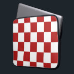 Rot und Weiß Laptopschutzhülle<br><div class="desc">Cooles klassisches rot-weißes kariertes Muster besteht aus Reihen abwechselnd weißer und roter Quadrate. Fühlen Sie sich frei, um das Produkt zu Ihrem eigenen machen. Digitales 9000 x 6000 Pixel Bild. Copyright ©2013 Claire E. Skinner, Alle Rechte vorbehalten. Um dieses Design auf anderen Artikeln zu sehen, klicken Sie auf den Link...</div>