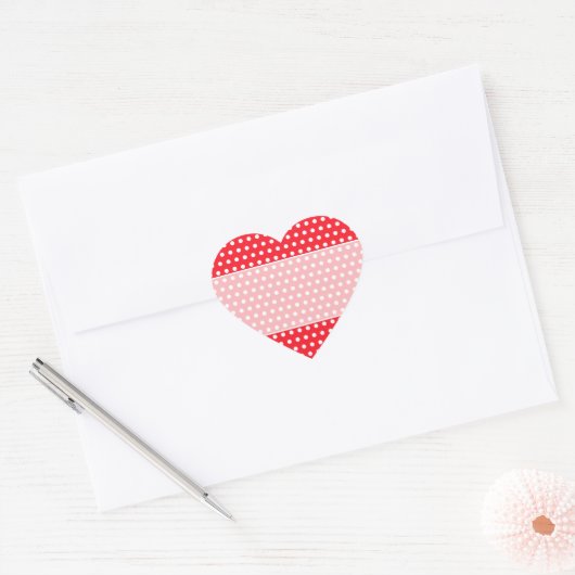 Rot und Weiß Polka Dot Muster. Spotty. Herz-Aufkleber (Umschlag)