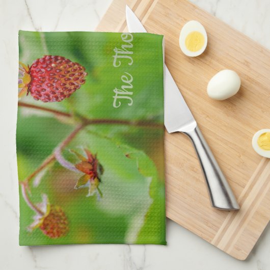 Rot wachsende Waldbeeren Erdbeeren grün mit Namen Geschirrtuch (Viertel Falte)