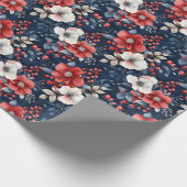 Rot-Weiß-Blumenmuster auf Deep Navy Geschenkpapier (Ecke)