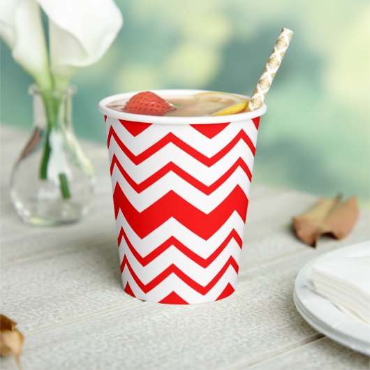 Rot-Weiß-Chevron-Zickzack-Musterdesign Pappbecher (In Situ)