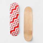 Rot-Weiß-Chevron-Zickzack-Musterdesign Skateboard (Vorderseite)