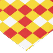 Rot-Weiß-Gelb kariertes Musterdesign Tischdecke (Schrägansicht)