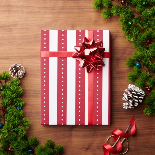 Rot-Weiß gestreiftes Geschenkpapier (Feiertagsgeschenk)