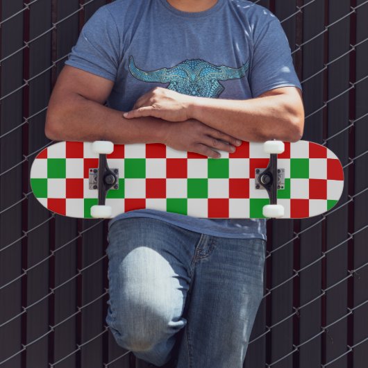 Rot-Weiß-Grün kariertes Musterdesign Skateboard (Außenbereich 3)