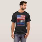Rot weiß und tapfer amerikanische Flagge USA Funny T-Shirt (Vorne ganz)