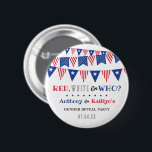Rot, Weiß und Wer? 4. Juli Party über geschlechtss Button<br><div class="desc">Feiern im Stil mit diesen lustigen und sehr trendigen 4. Juli Geschlecht zeigen Party-Knöpfe. Dieses Design lässt sich einfach mit Ihrer speziellen Veranstaltungssprache personalisieren und Ihre Gäste werden begeistert sein,  wenn sie diese fantastischen Buttons erhalten. Matching-Elemente finden Sie in der Auflistung.</div>