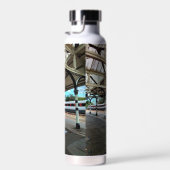 Rot-Weiß-Zug am Bahnhof Durham Trinkflasche (Rechts)
