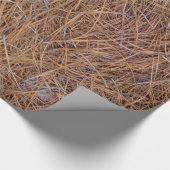 Rotbraune Kiefernstrohnadeln Foto Geschenkpapier (Ecke)