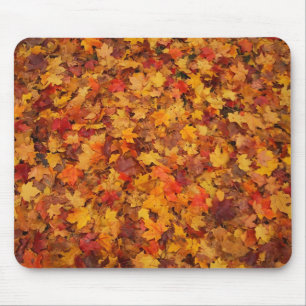 Rotbraunes orange und gelbes Herbst-Blätter Mousepad