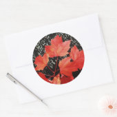 Rote Ahorn-Blätter Runder Aufkleber (Umschlag)