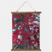 Rote Ahornfische Blätter und RiesenSequoia Wandteppich Mit Holzrahmen (Vorderseite)