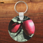 Rote Äpfel auf schwarzem und weißem Schlüsselanhän Schlüsselanhänger (Vorderseite)