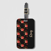 Rote Äpfel und Blätter auf schwarz Gepäckanhänger (Vorderseite Vertikal)