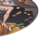 Rote Augenröhre auf Jack-O-Lantern Schneidebrett (Ecke)