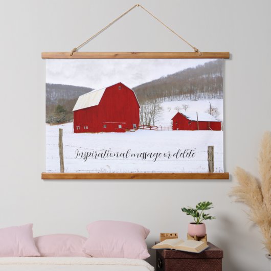 Rote Bauernhöfe im Winter Wunderland Wandteppich Mit Holzrahmen (Schlafzimmer)