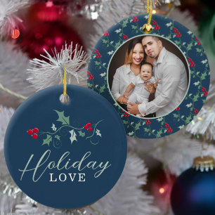 Rote Beeren, grüne Heilige auf blauem Weihnachtsge Keramik Ornament