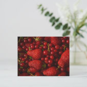 Rote Beeren und Erdbeeren Postkarte (Stehend Vorderseite)