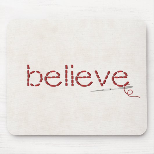 rote BELIEVE-Textnachricht mit Nadel Mousepad (Vorne)