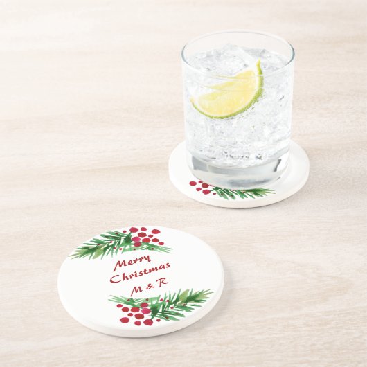 Rote Berries an einem grünen Kiefernzweig Getränkeuntersetzer (Seite)