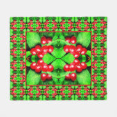 Rote Berries mit Raindrops Abstraktes Naturemuster Fleecedecke (Vorderseite (Horizontal))