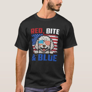 Rote Biss und Blau Weiße Spielzeug Pudel Hund Flag T-Shirt