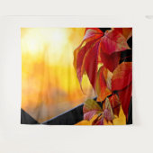 Rote Blätter, Gartengrille, gelber Hintergrund Wandteppich (Vorderseite (Horizontal))