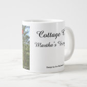 Rote Blätter und Walkway - Martha's Vineyard Jumbo-Tasse (Vorderseite Rechts)