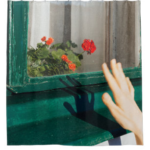 Rote Blume an der grünen Holzfenster Duschvorhang
